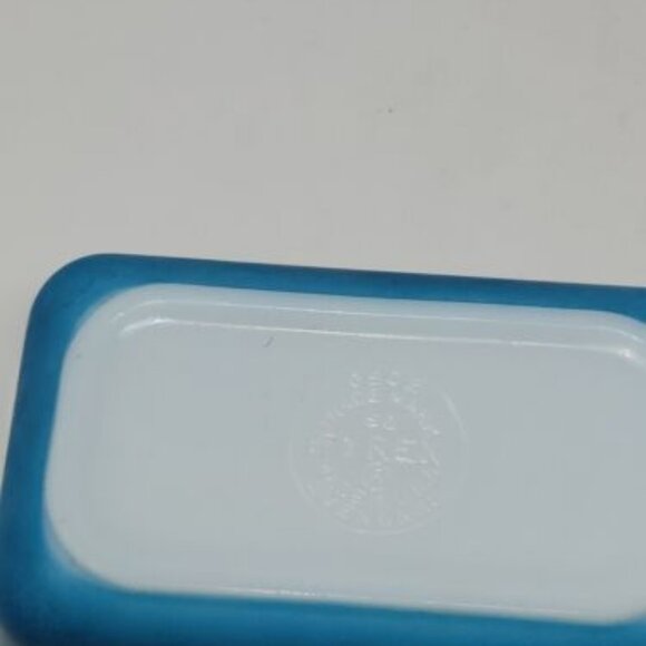 Vintage Pyrex Red & Blue Refrigerator Pair With Lids 501 B  and 501 - Picture 9 of 9